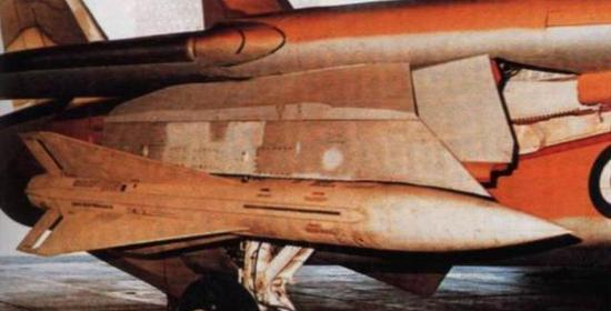 伊朗向中国求购战机,我们反向合作导弹,谁想搅