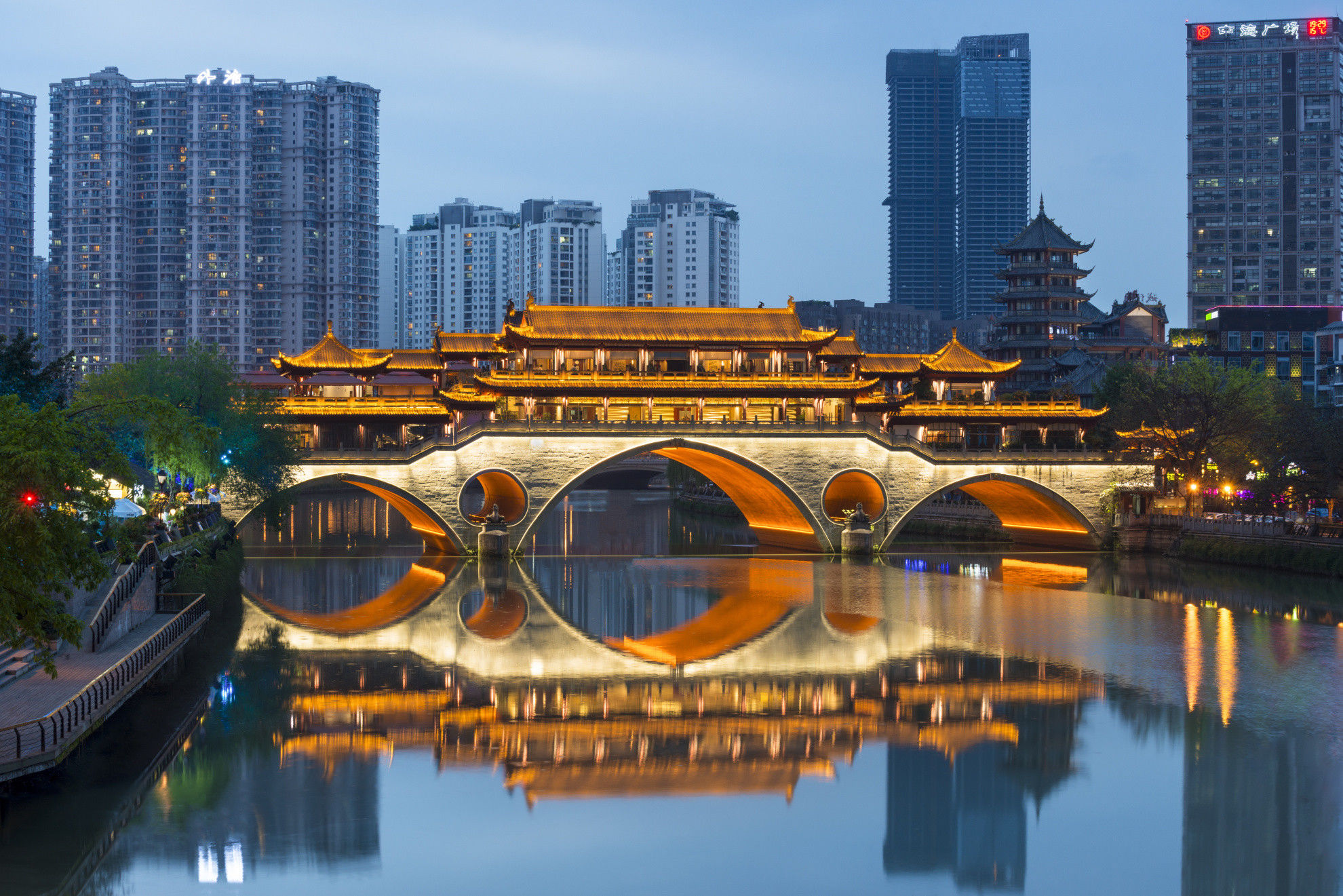 中国最有钱的八大省会城市
