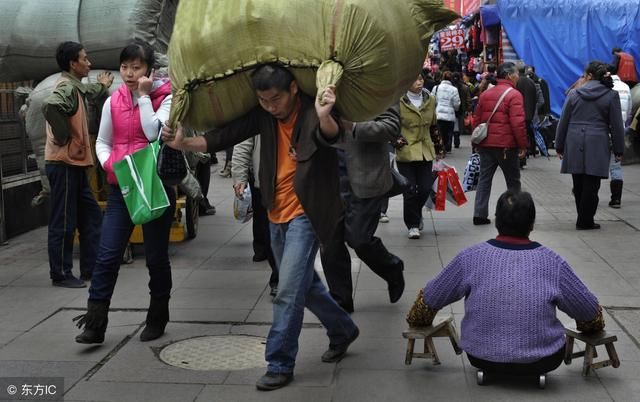 过年回家村里又变了一个样,很多年轻人已经不