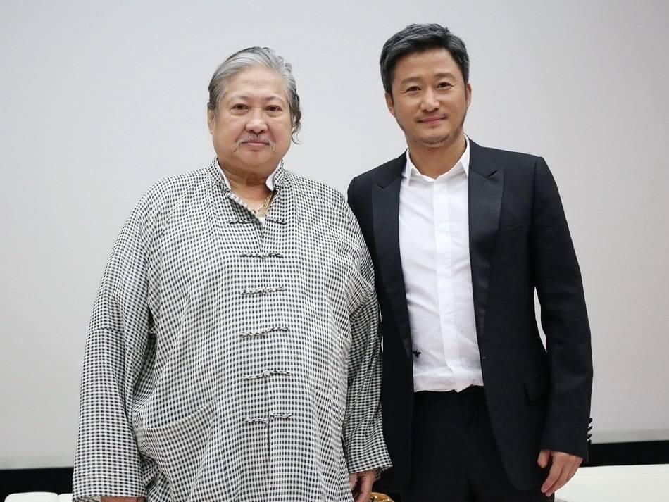 洪金宝的背景比你想的大, 身家30亿, 做大哥不