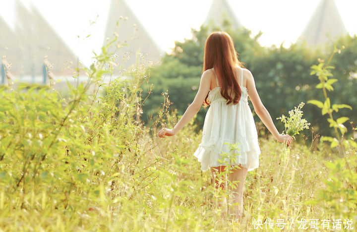 老公出差,我晚上做钟点工,偶然听到男主人浴室