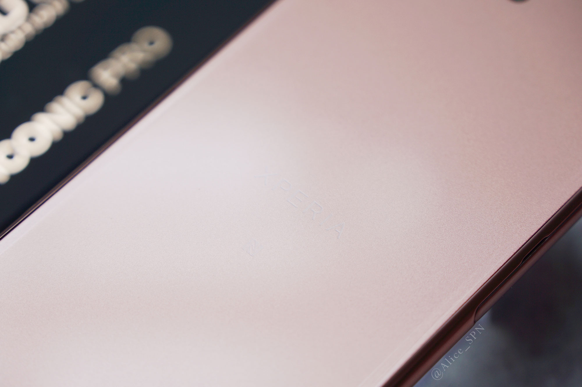 索尼XZP金粉版图赏:这个颜色真的好特别!