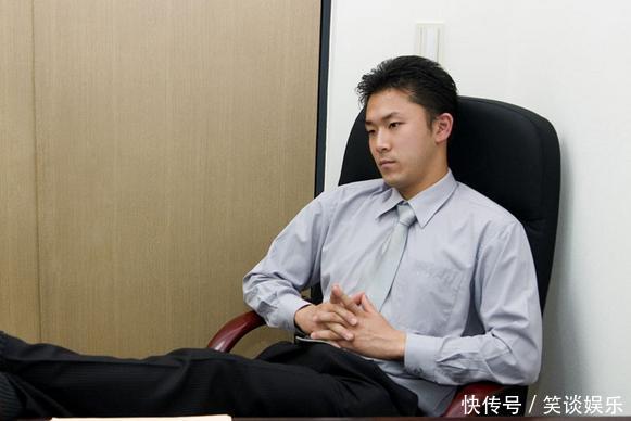 前女友结婚送一万礼金,收到前女友发的短信,把