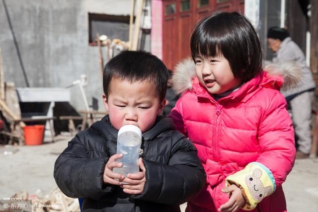 两个女儿上等人,两个儿子不是人,90年代,生女