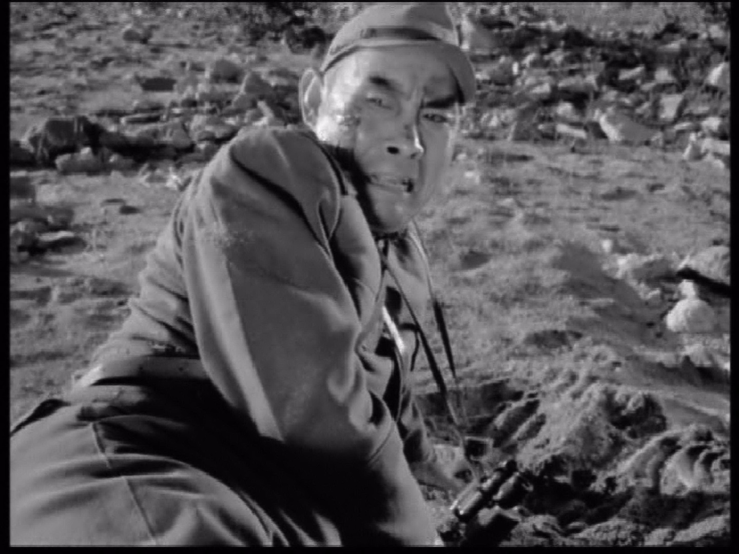 《地雷战》是继《地道战》后的影片。《地雷战》是1962年八一电影制片厂出品的战争电影。1942年，胶东抗日根据地边缘村庄赵家庄等经常遭受日军的突袭，为了减少损失，区武委会雷主任和赵家庄民兵队长赵虎集合群众的智慧，他们联合附近几个村庄组成民兵联防壮大武装力量的同时，用土制地雷组成各式各样的地雷阵，从而有力地打击了日军的嚣张气焰。