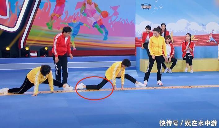 王源节目拼尽全力,畸形腿劈叉成亮点,痛苦表