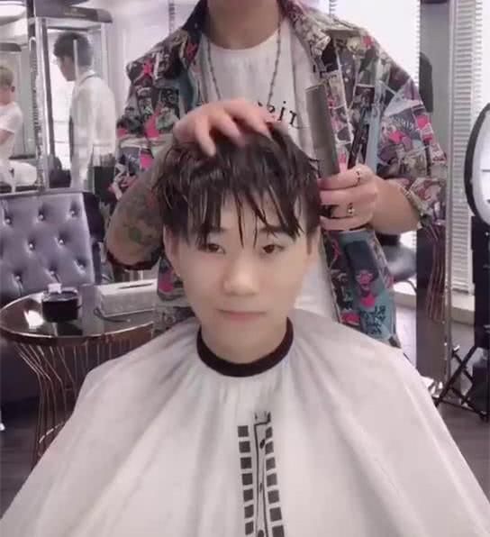 长相普通的男生剪了个韩系发型,秒变帅气欧巴