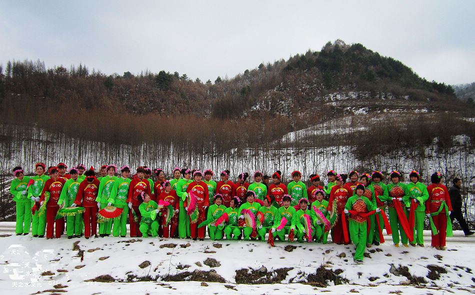 天水乡村锣鼓喧天耍社火(天之水网组图)