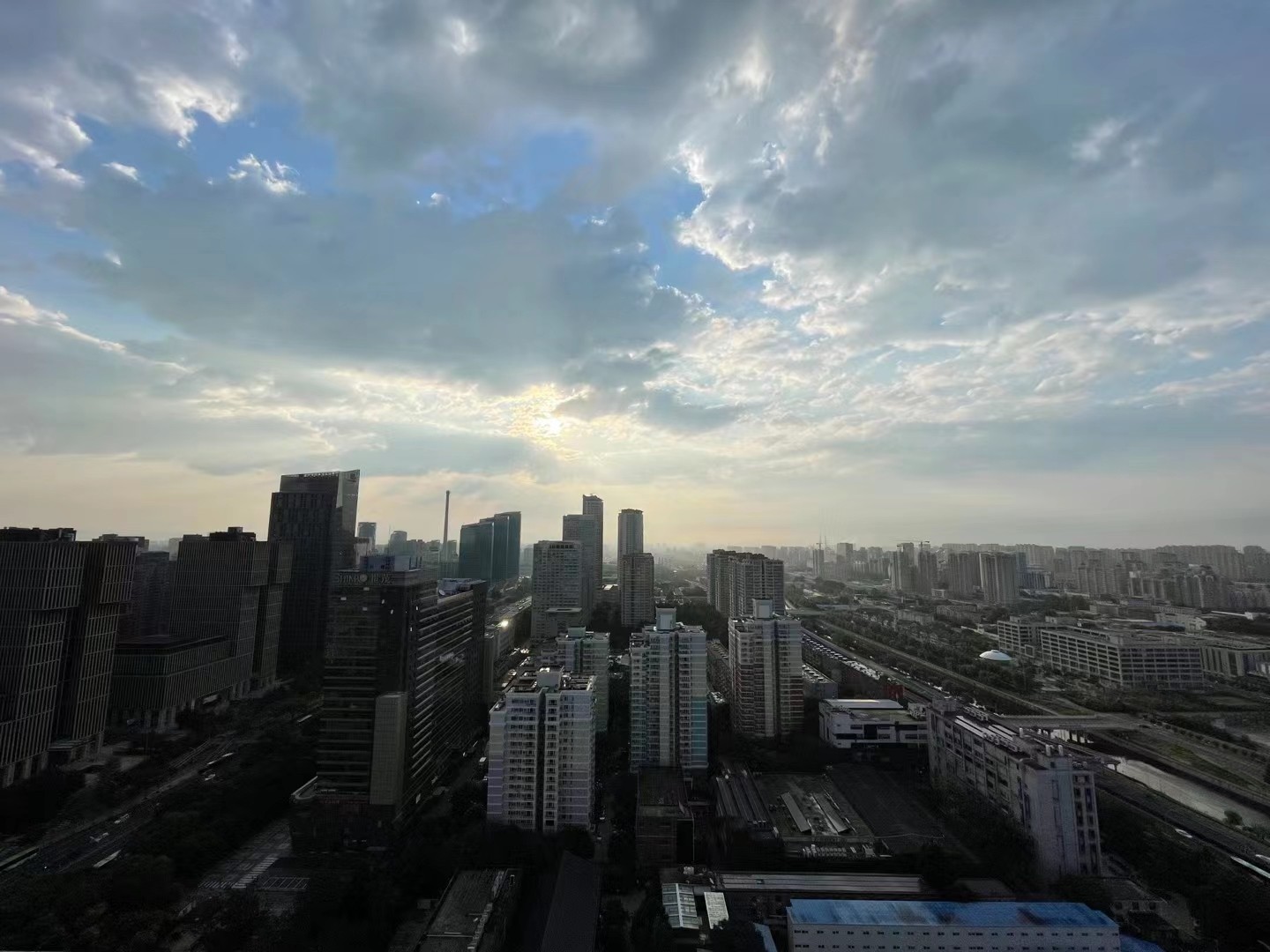 今日秋分！最低气温15℃ 早晚体感偏凉 周末降温要注意_北京时间