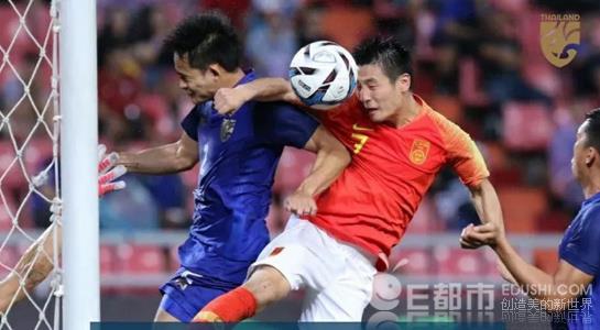 黄西解散国足言论惹众怒 华裔脱口秀演员黄西