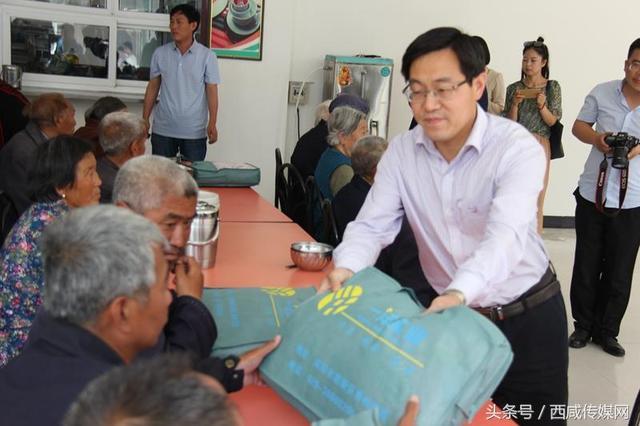 5.12防灾减灾日延川县民政局携爱心企业为困