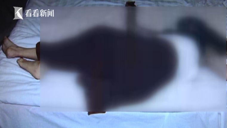 因嫖资问题羞辱男顾客 失足女赤裸下身被掐死