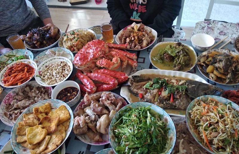 边境小城的年夜饭:除了东北滋味 还汇集国际化气息