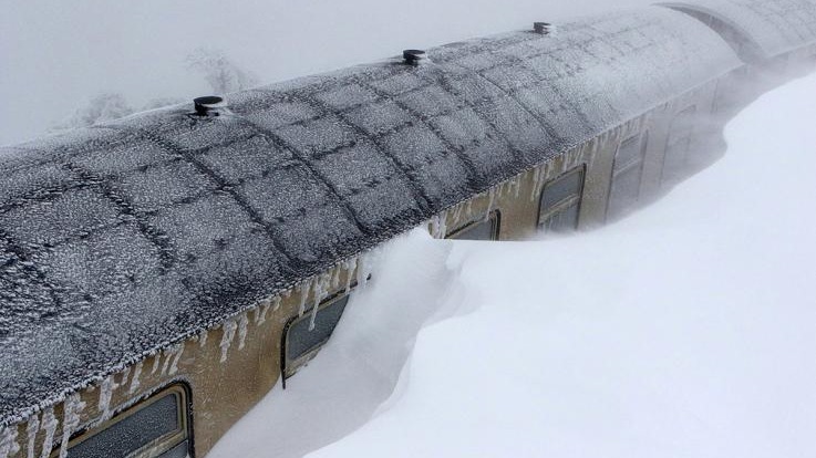 欧洲发布大雪红色预警 至少17人死亡