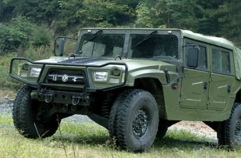 一千多辆中国东风猛士越野车集体亮相,场面堪