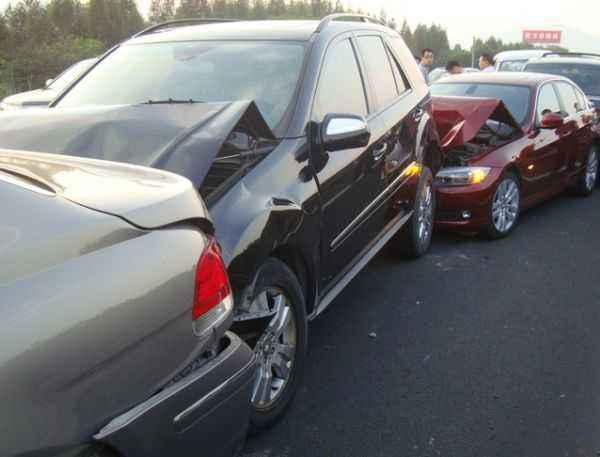 春运期间驾车出行 老司机手把手教你怎么跟车