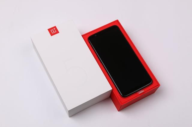 一加5t:更新安卓8.0后发现,一加可能对安卓8.0