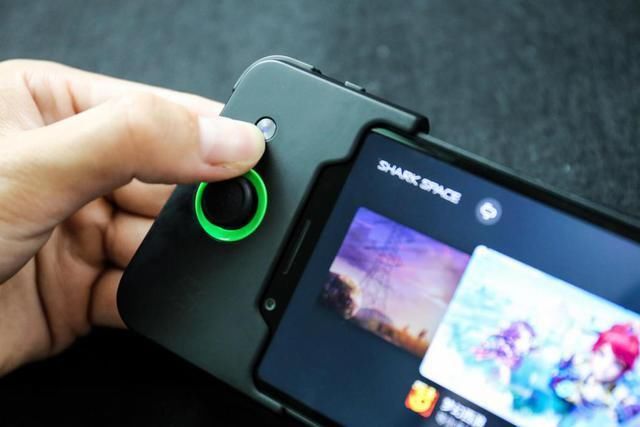 玩游戏 吃鸡用哪款手机比较好?黑鲨游戏手机