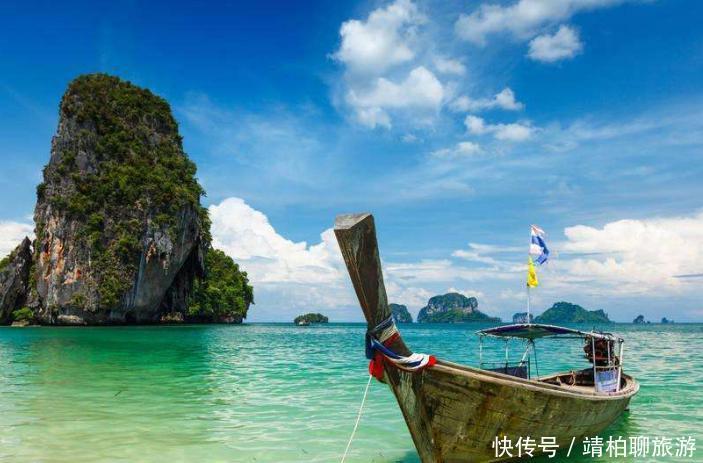 中国游客去泰国旅游,想在超市买一盒烟,看到烟