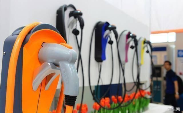 解疑释惑:六年寿命的能源汽车,换一块电池,到底