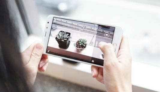 首发双摄+OLED屏!小米这部千元机:真正的让友