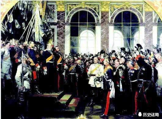 二战的起因是《凡尔赛条约》,条款太苛刻,协约