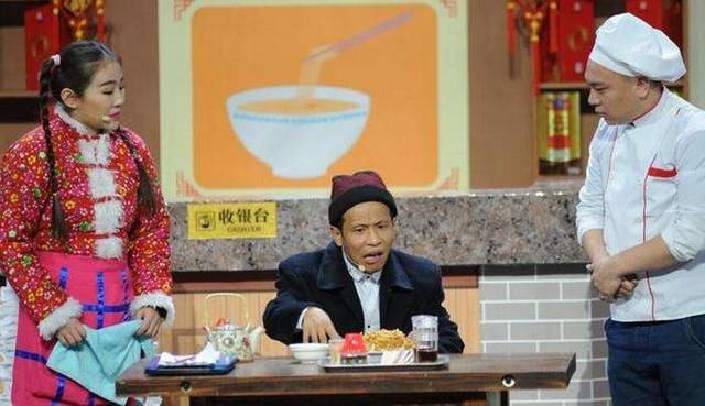 最近很火的抖音数学题,三个人吃面一共30元还