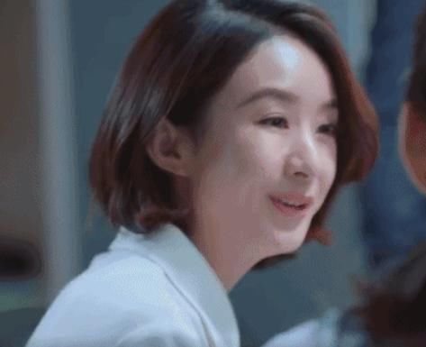 赵丽颖新广告,疑似打了瘦脸针,网友:卧蚕没有了