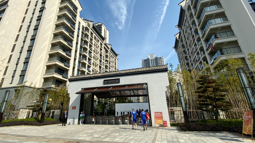 探秘武汉军运村:小桥水榭尽显中国风 餐厅每天100道菜一周不重样 探秘武汉军运村:小桥水榭尽显中国风 餐厅每天100道菜一周不重样