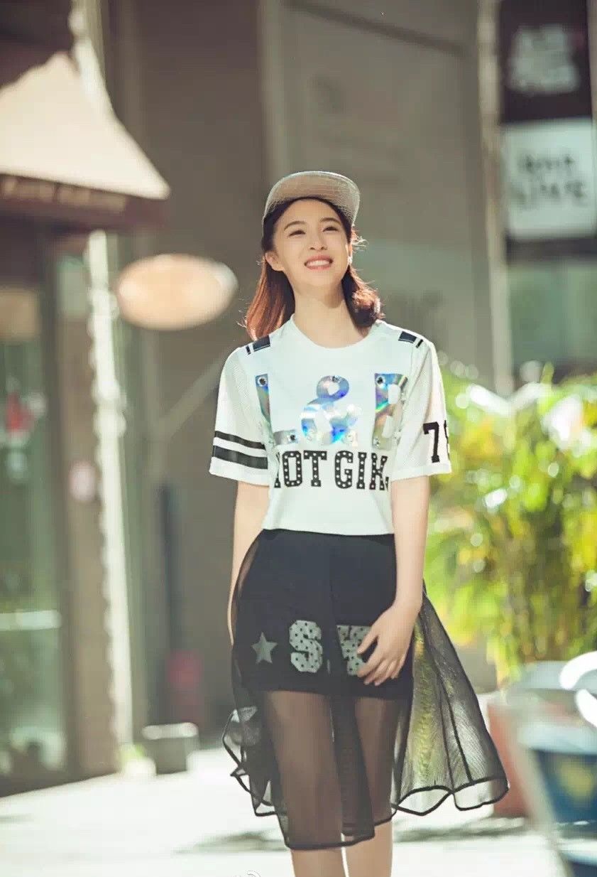 杜雨宸:微微一笑很倾城,邻家女孩般清新靓丽的