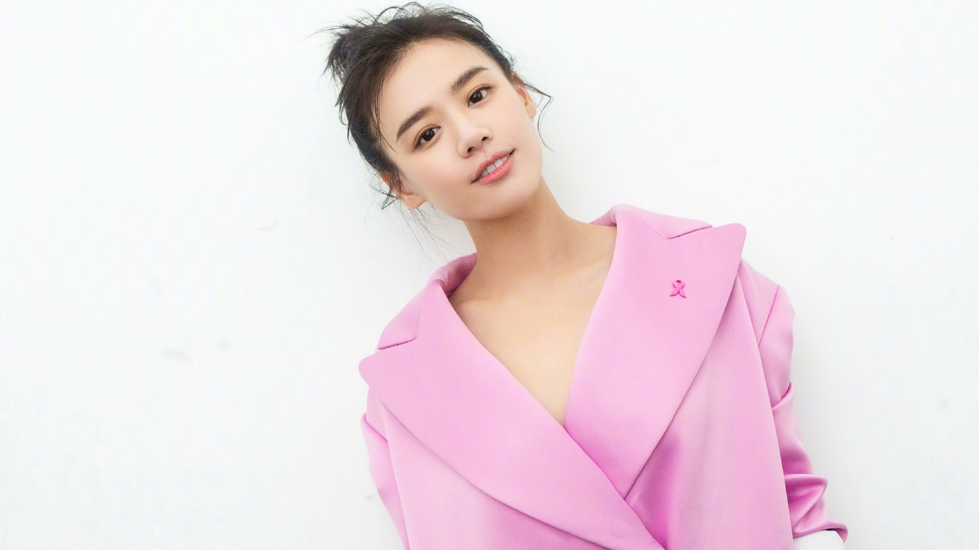 《快乐大本营》这是一个老牌综艺了,做了这么多年口碑还是不错的,但是