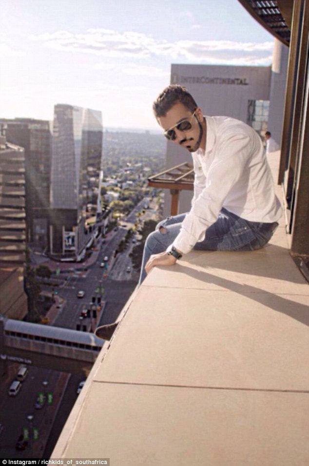 南非富二代整日无所事事 只知网上炫富