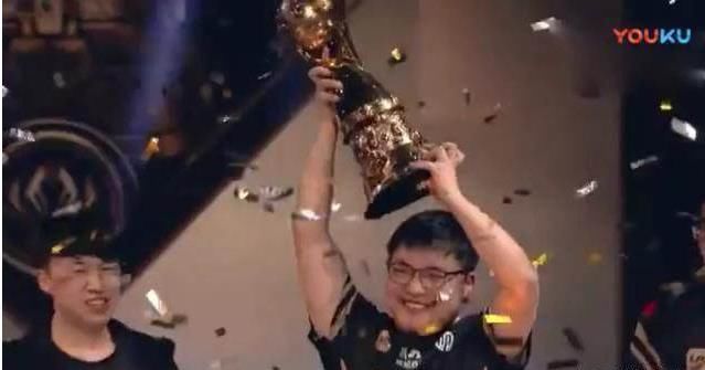 MSI总决赛语音UZI表示:要上就一起,我要直接冲