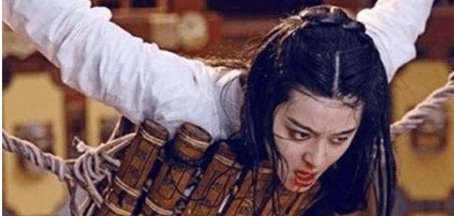 范冰冰受夹胸刑不用替身, 关晓彤夹手是假象, 网