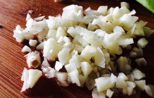 蒜头长芽能不能吃?蒜头的药用偏方