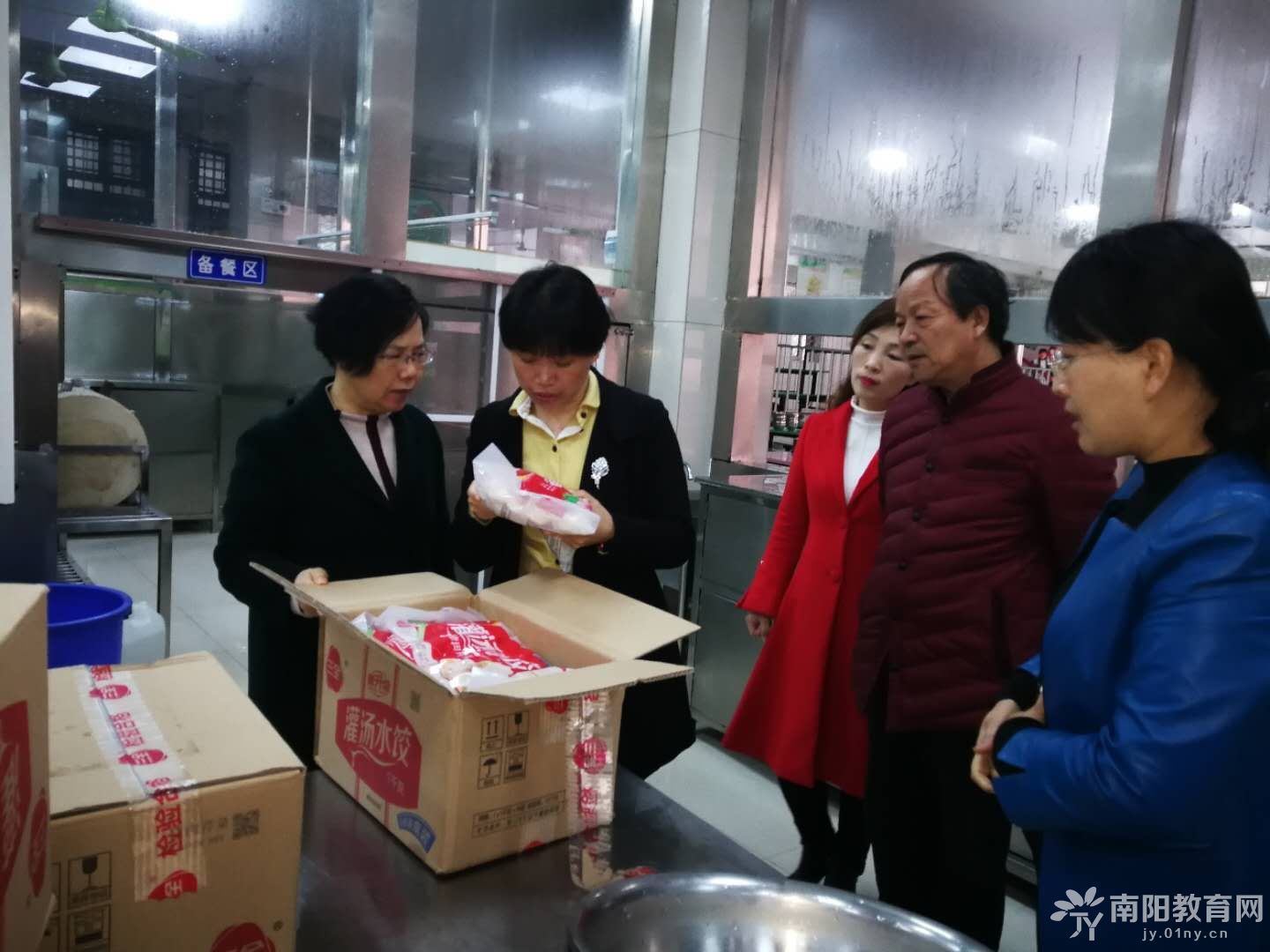 卧龙区副区长张红岩深入市十一小学检查指导工