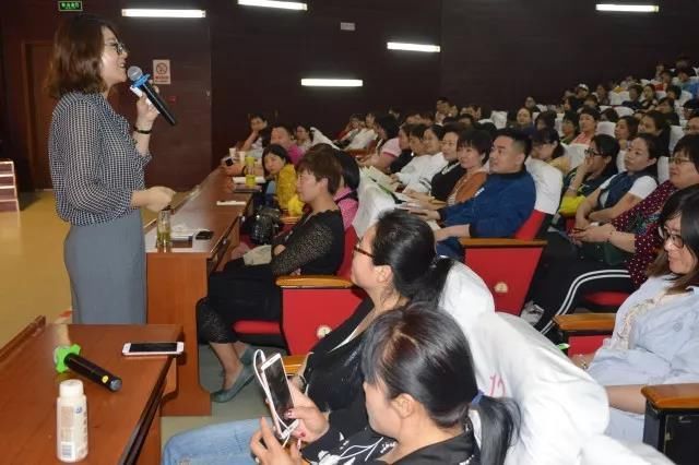 家校沟通如何做教师和孩子的桥梁家长培训会