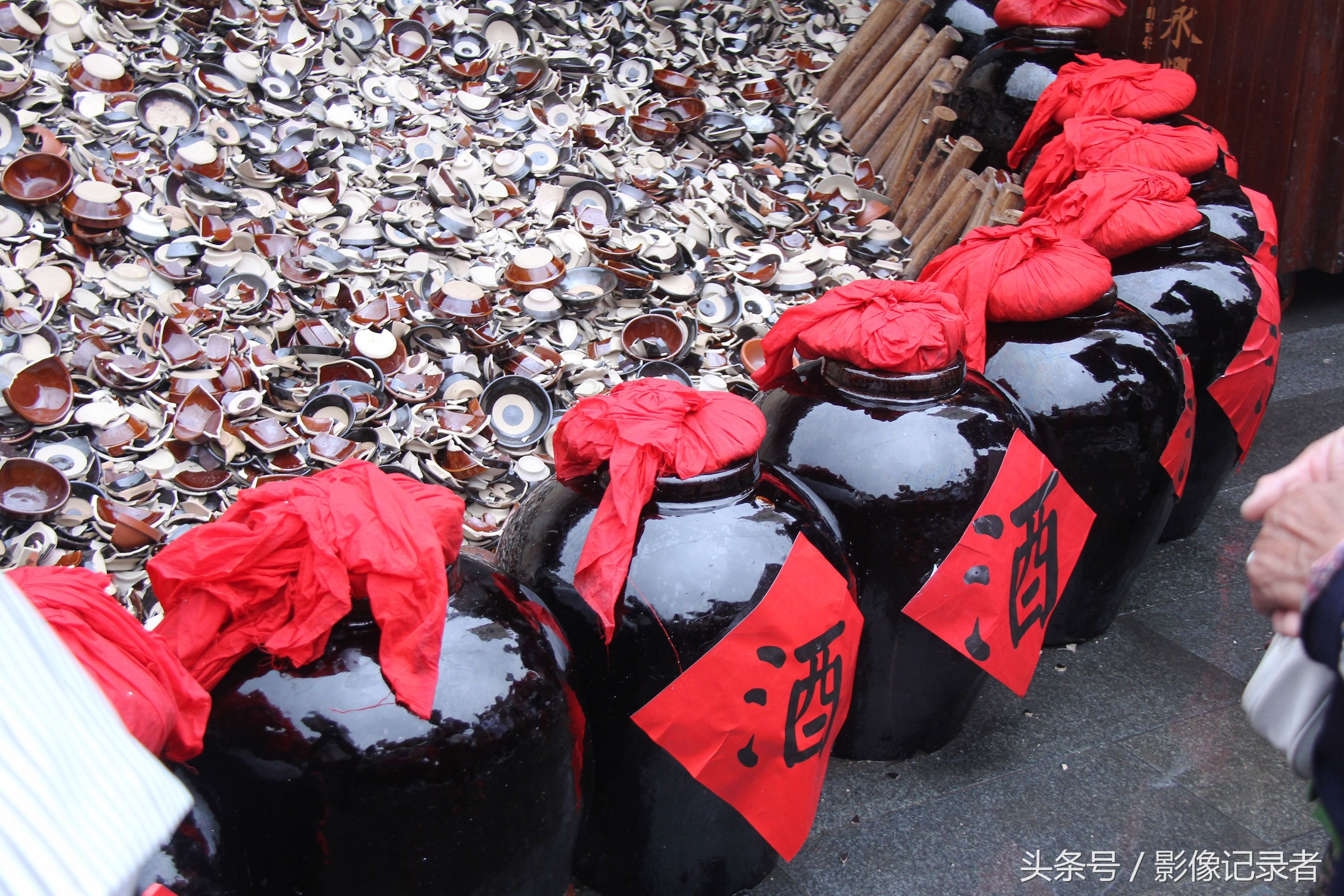 网红景点摔碗酒:5元一碗 刷爆POS机 每日清