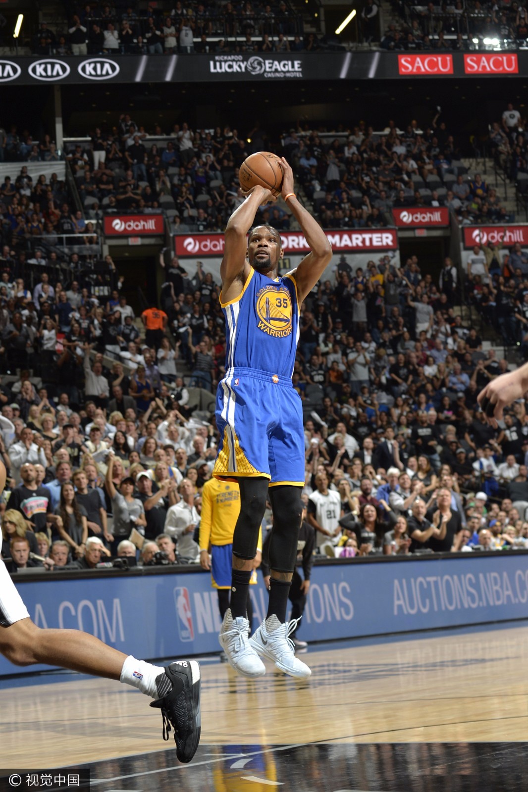 1球双帽!kd轰29分12板 只手导进攻高潮气炸波帅