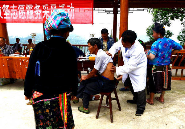 雷山开展文艺助推脱贫攻坚志愿服务采风活动