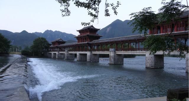 高铁新时代,西南地区最坑最蒙圈高铁站,距市