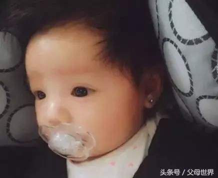 黄磊女儿多多打耳洞,部分网友觉得做法不对,你