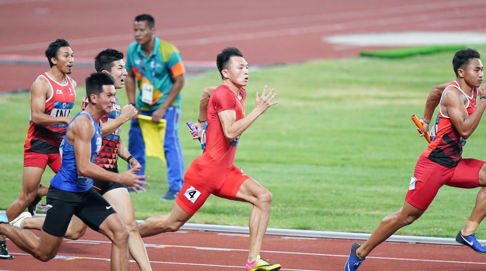 雅加达亚运会田径比赛,男子4x100米接力决赛,由徐海洋,糜弘,苏炳添和
