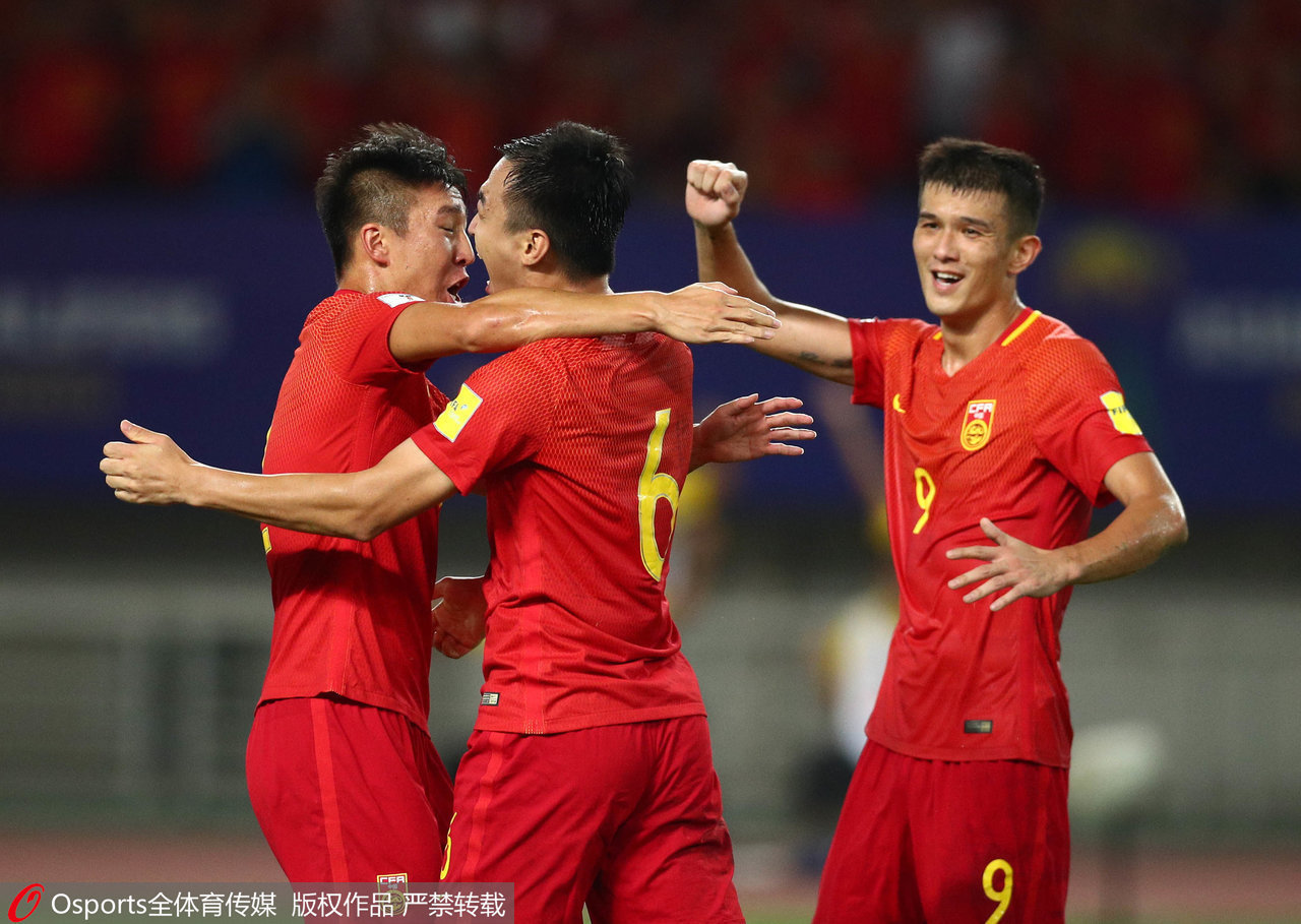 国际关系专家:中国定会小组第3 足球不是靠踢