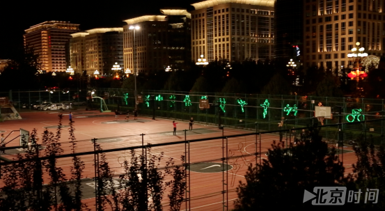 日落东单:太阳落下,篮球升起