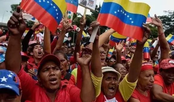 美女之国委内瑞拉美不起来了:用钞票糊风筝、