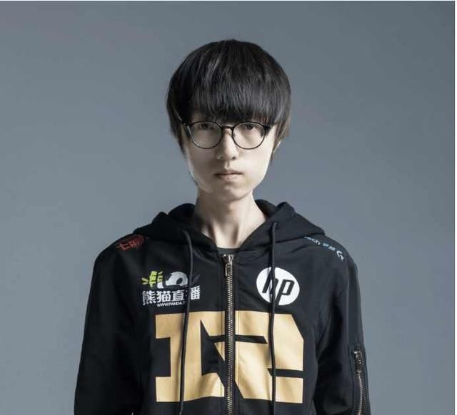 lpl的职业选手人气排名,厂长第三,Uzi只排第二