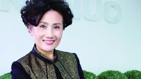 《携手同行》：苑永萍，重新定义成衣的产品高度