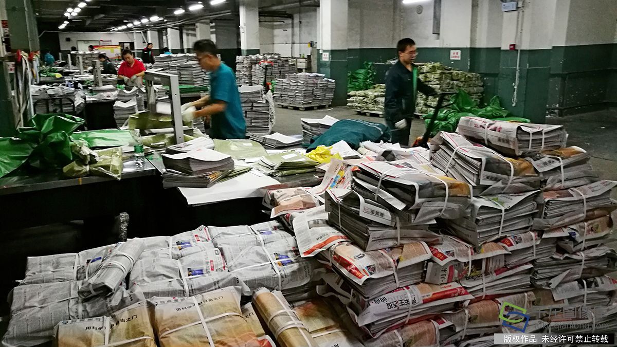 北京千余名邮政职工岗位上迎新年