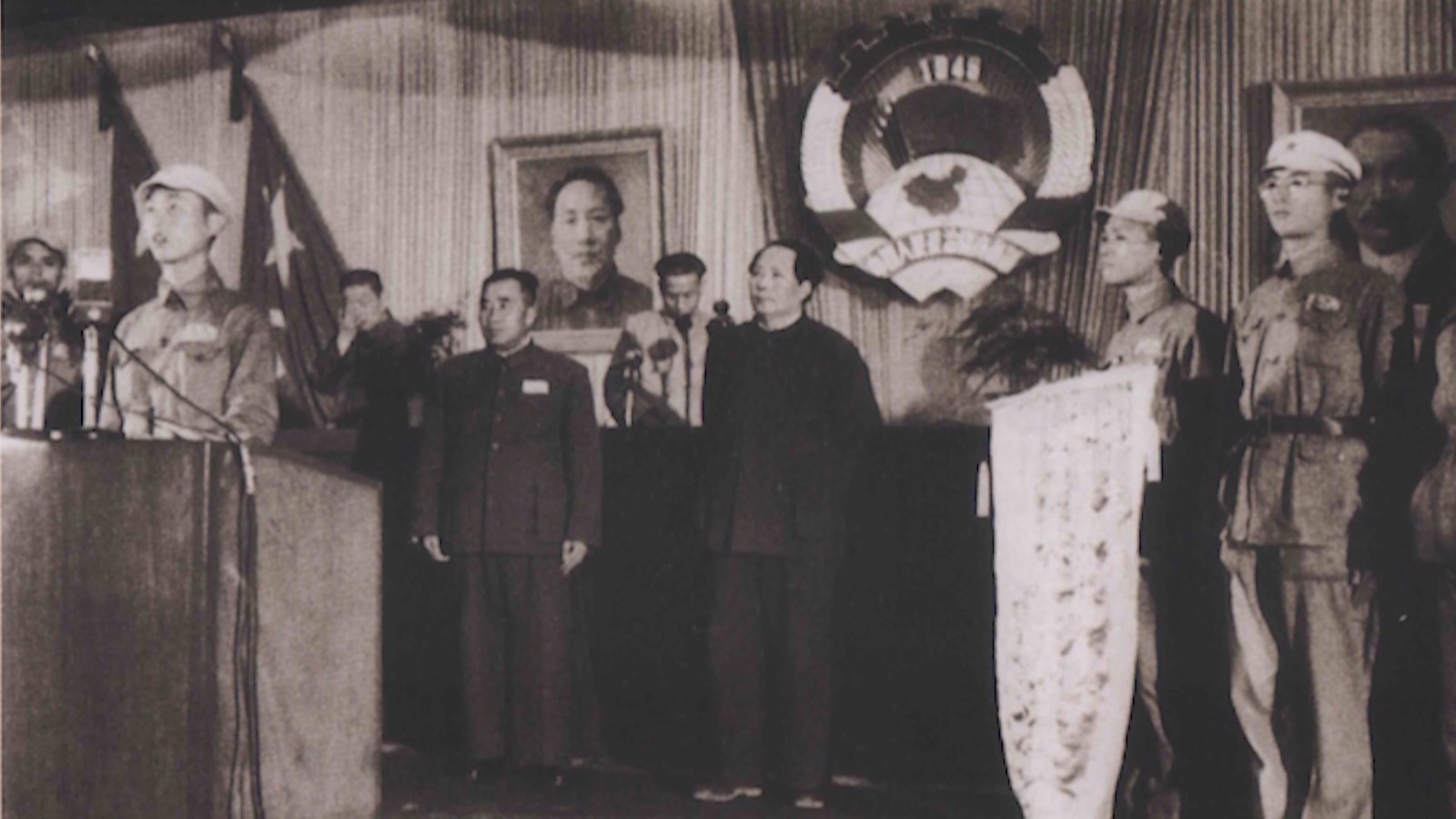 人民政协第一届全体会议，最年轻的代表是谁_北京时间